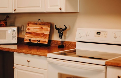 Elizabethtown House | Just 10 minutes from town -We're more than just a place to stay!