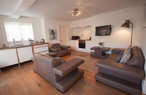 Dartmouth Apartment | Just B - Apartment 4