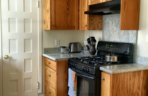 Berkeley Hills Apartment | Just blocks from UC, Simons, MSRI, Haas and Goldman Schools with great Bay views