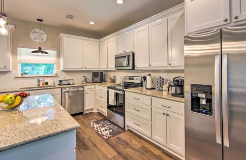 Eustace House | Just-Built Eustace Getaway - Walk to the Lake