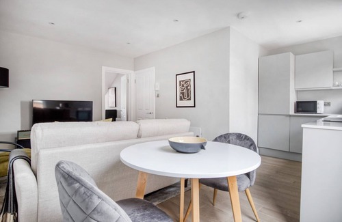 Munster Apartment | Just Built Fulham 1BR nr Parsons Green Tube, by Blueground