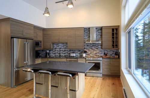 Golden House | Just completed 4 bedroom, 5 bathroom modern Town home, pool table, sleeps 10