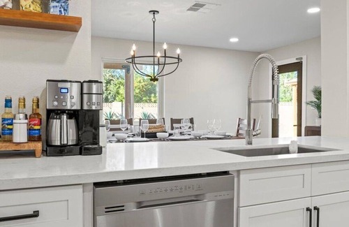 Scottsdale Highlands House | Just Listed! Old Town Paradise w/HTD* Pool & Spa!