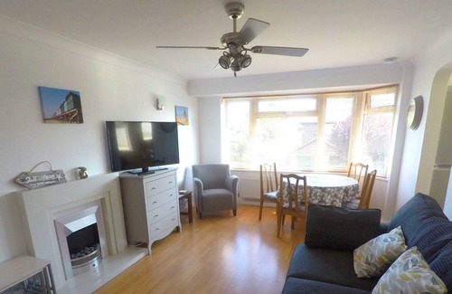 Frinton-on-Sea Apartment | Just off the seafront 2 bed first floor retreat