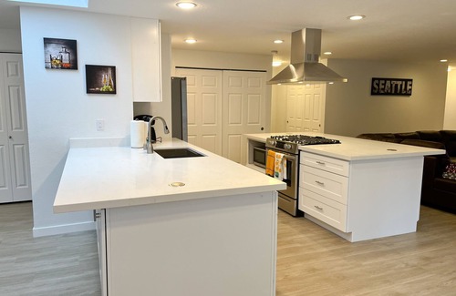 Juanita House | Just Remodeled 3bd/2.25ba in Kirkland/Juanita with Amazing Walkability