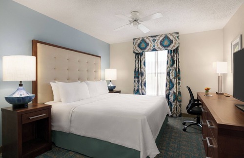 Villas Hotel | Just What You Were Looking For! 2 Great Units, Short Drive to Bell Tower Shops!