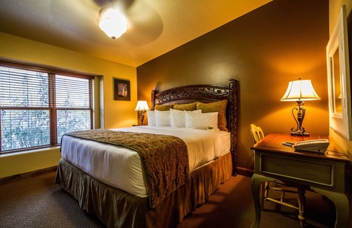 Zion National Park South Entrance Hotel | Just What You Were Looking For! with Outdoor Swimming Pool, Free Parking