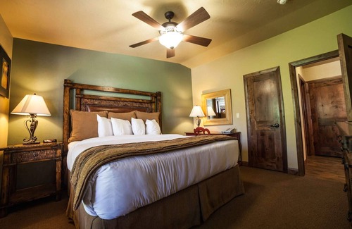 Zion National Park South Entrance Hotel | Just What You Were Looking For! with Outdoor Swimming Pool, Free Parking