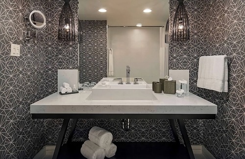 Dupont Circle Hotel | Just What You Were Looking For! w/Outdoor Pool, Pets are Allowed Here!
