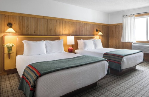 Jackson Hotel | Just What You Were Looking For! Onsite Pool, Free Parking, Pets Allowed