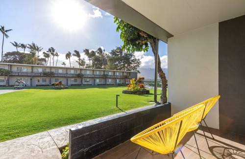 Kahului Hotel | Just What You Were Looking For! 3 Great Units, Steps to Ho’aloha Park Beach!