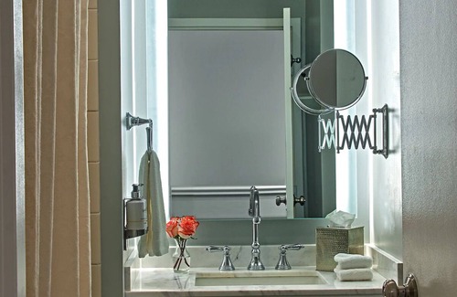 Historic Hill Hotel | Just What You Were Looking For, Near The Elms Mansion, with Onsite Parking