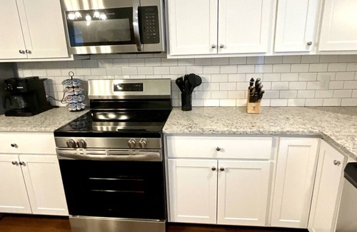 Versailles House | Justify Cottage – Near Keeneland & Distilleries