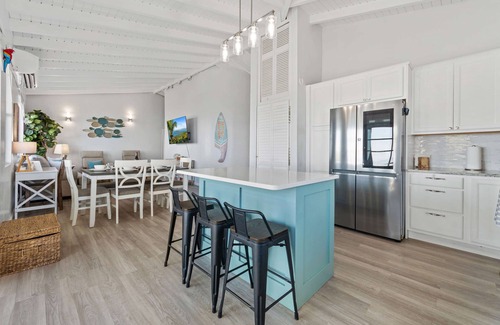 Estate Lindbergh Bay House | Justin's Island Escape-3 Bdrm- Lush Northside
