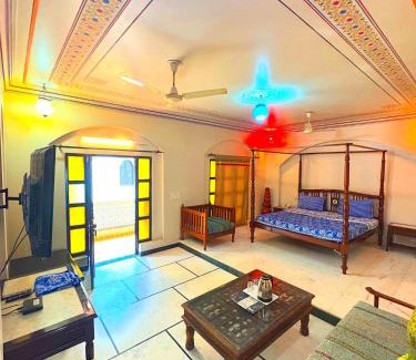 Paharganj Hotel | Jyoti Mahal A Heritage Hotel - 10Mins from New Delhi Railway station & 2Mins from Metro