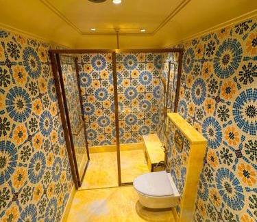 Paharganj Hotel | Jyoti Mahal A Heritage Hotel - 10Mins from New Delhi Railway station & 2Mins from Metro