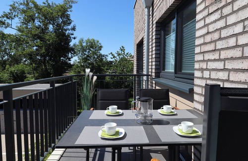 Tossens Apartment | KÜSTE33/33 - Sauna. Balcony. Family-friendly.