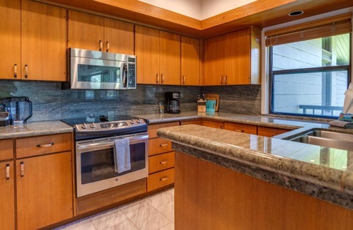 Napili Apartment | K B M Resorts: Kapalua Ridge Villas Krv-724, Ocean View 1 Bedroom All New Furniture + Air Conditioning. L'occitane Amenities, Includes Rental Car!
