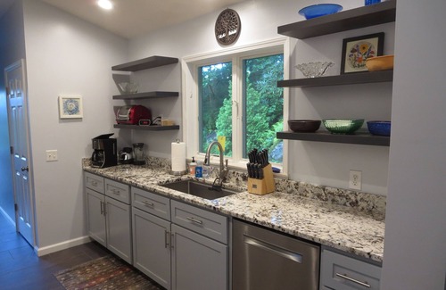 Burnsville House | K & J Cottage Relax and Recharge on your vacation! Sleeps 8