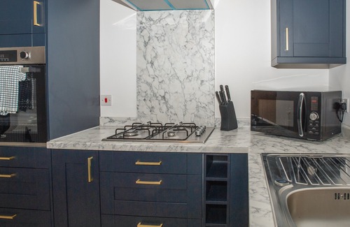 Peterborough Apartment | K Suites - Modern 2 bedroom Apartment for 6 pax w/free parking