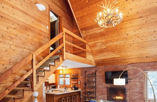 Tannersville Cabin | Kaaterskill Retreat~Hot Tub~Fire Pit~Hiking~BBQ