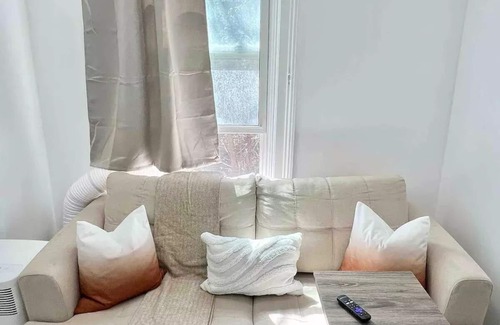 London House | Kaato's Nest - King Bed - Built-in speakers!n