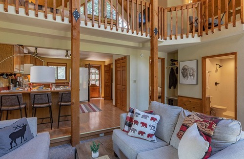 Alpine Northeast House | KABINO: New! Snowmobiling ATV Trails Nearby Rivers Yellowstone Grand Tetons Jackson Free Wifi