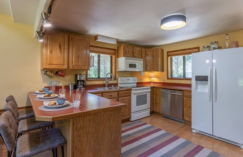 Alpine Northeast House | KABINO: New! Snowmobiling ATV Trails Nearby Rivers Yellowstone Grand Tetons Jackson Free Wifi