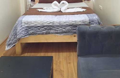 Kadikoy House | Kadikoy Can Suit