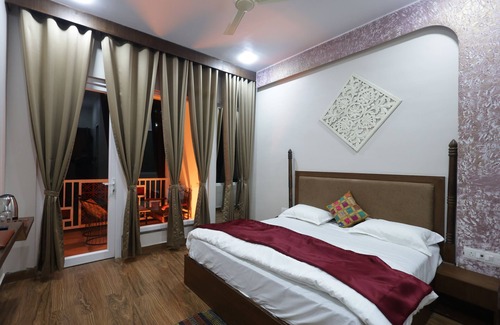 Kaul Bed & Breakfast | Kafal Pako Resort - Luxury Mountain View Stay in Mukteshwar