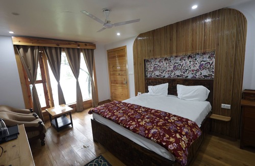 Kaul Bed & Breakfast | Kafal Pako Resort - Luxury Mountain View Stay in Mukteshwar