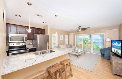 Rum Point House | Kaibo Escape: Waterfront Condo w/Communal Pool & Hot Tub, Walk to Restaurants & Starfish Point
