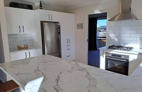 Taupo House | Kaihua Cottage - Family Friendly home with WiFi