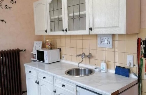 Hallenberg Apartment | Kaisers Bauernstube with two bedrooms and a living room