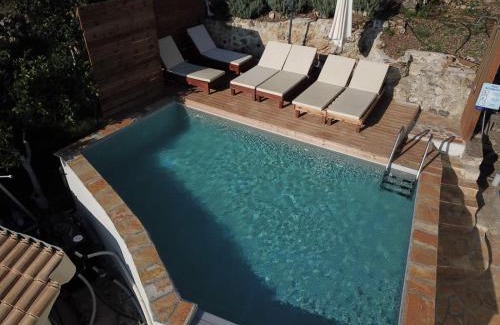 Dafnata House | Kalyva Country House, with private beach and pool