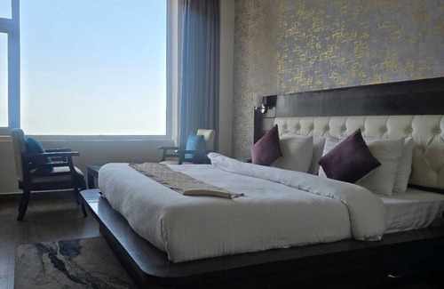 Naddi Hotel | Kamal Residency By Dhiraya Hotels