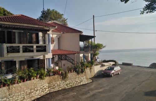 Keramidi House | Kamari Beach guest house