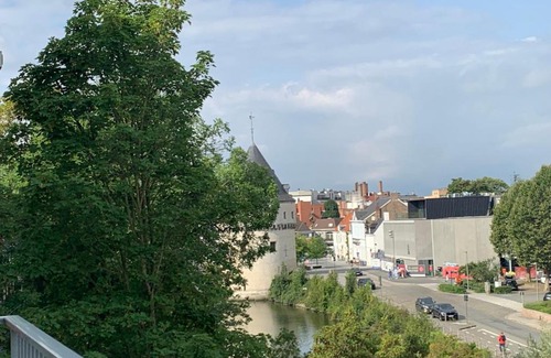 Kortrijk House | Kamer met terras te Kortrijk met uitzicht op de Leie