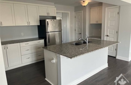 Ottawa Division House | Kanata 3bed/2.5Bath/Sleeps 10/2000sqft Luxury End Unit Townhouse/UpgradedKitchen