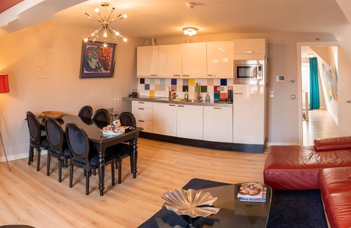 Canal Ring Apartment | Karel Appel apartment