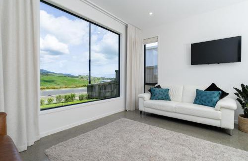 Raglan House | Karioi Mountain View