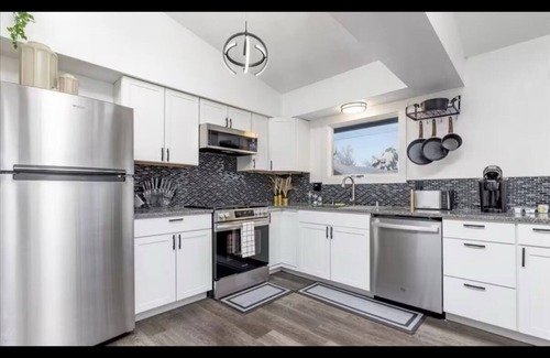 Fairview Apartment | Karluk oasis. 2-bedroom 1 bath apartment in Anchorage