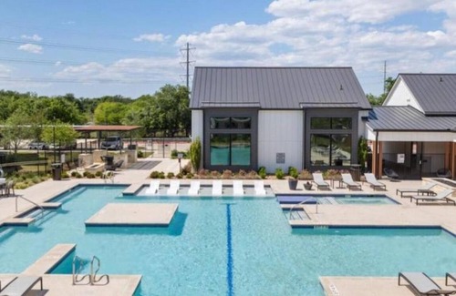 Central West End Apartment | Kasa Charming 2 BD Gym Access St Louis