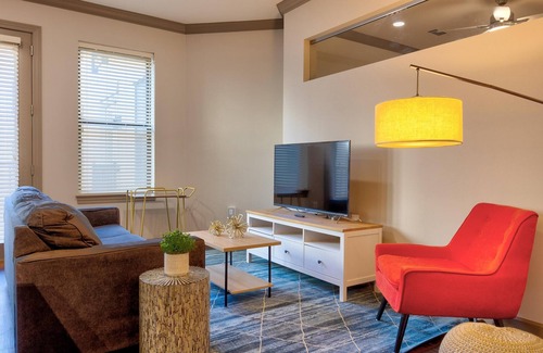 Central West End Apartment | Kasa Charming 2 BD Gym Access St Louis