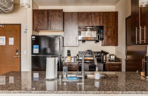 Westown Apartment | Kasa Westown Milwaukee