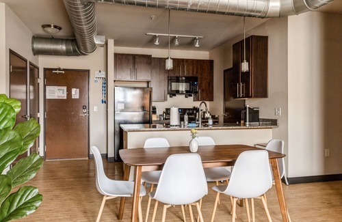 Westown Apartment | Kasa Westown Milwaukee