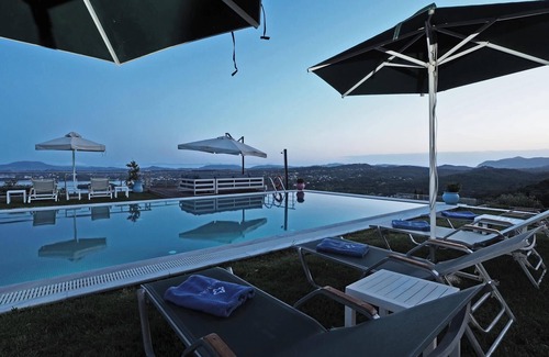Pirgi Villa | Kastraki - Five Bedroom Villa, Sleeps 10