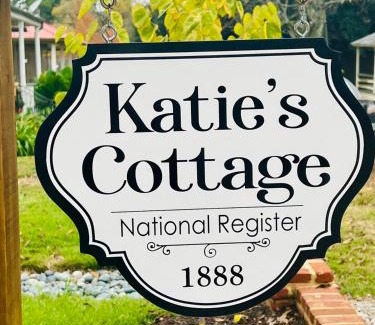 Natchez House | Katie's Cottage in Natchez, Charming Historic Home