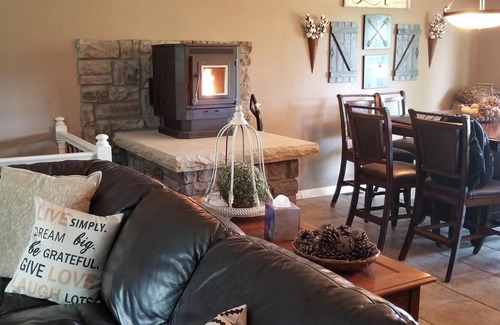 Kaw City House | Kaw Lake View and 30 Minutes from Pioneer Woman, Ree Drummond's Mercantile