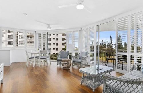 Buddina Apartment | Kawana Beachside Getaway 1 Bedroom Apartment